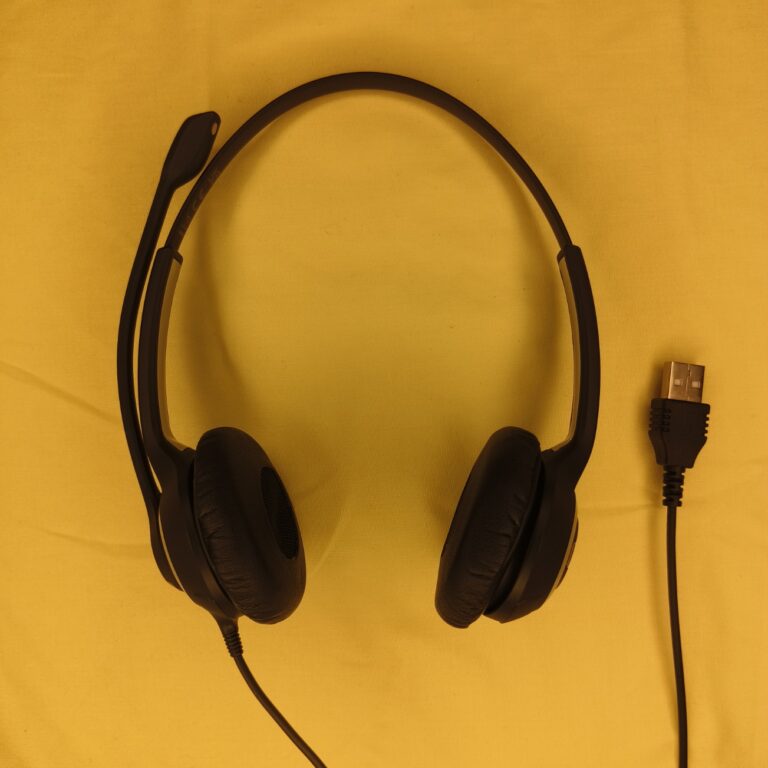 professional wired headphones for customer service SC 260